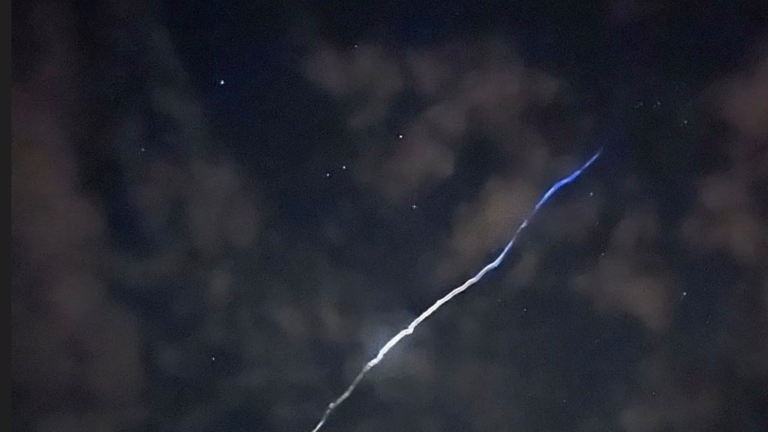 شاهد: تداول صور وفيديوهات لجسم مضيء في سماء السعودية وفلكي يعلق