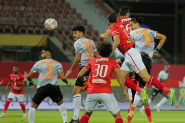 بالصور.. الأهلي يواصل نزيف النقاط ويتعادل مع فاركو