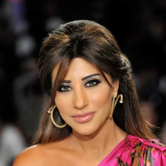 شاهد: حضنها شاب بالعافية .. إطلالات نجوى كرم قبل الشهرة