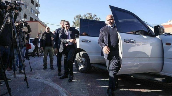 عبر حاجز إيرز