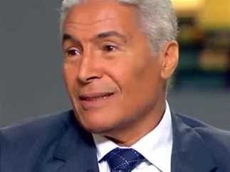 "عشرة عمري".. طليق رجاء حسين يبكي على الهواء حزنا عليها