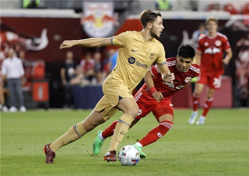 موهوب برشلونة يفاجئ تشافي