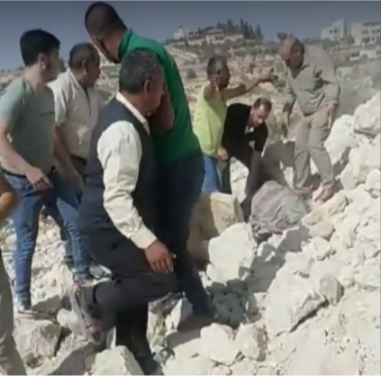 وفاة شابة ووقوع إصابات إثر انهيار صخري جنوب الخليل