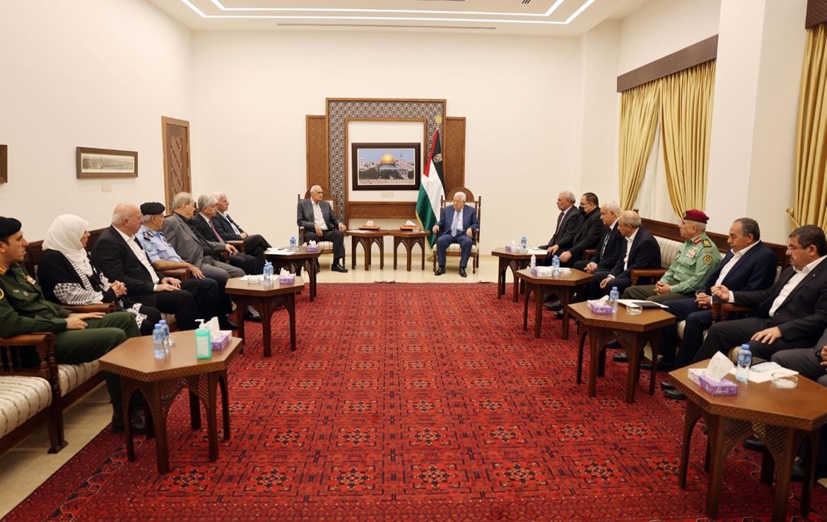 الرئيس عباس يستقبل مجلس أمناء جامعة الاستقلال الجديد 