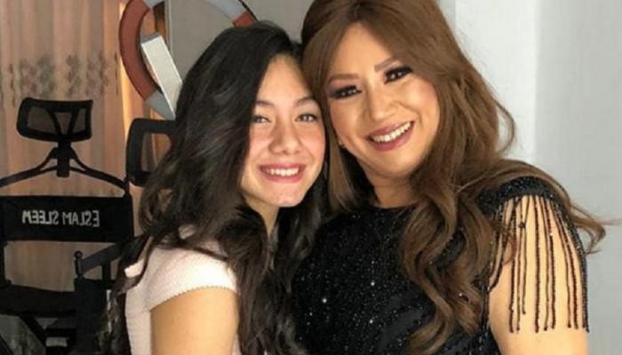 ابنة الفنانة انتصار تحصد لقب ملكة جمال المراهقات في مصر