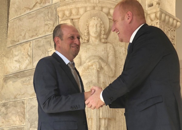 عمرو يجتمع مع الرؤساء التنفيذيين لشبكة مستشفيات القدس