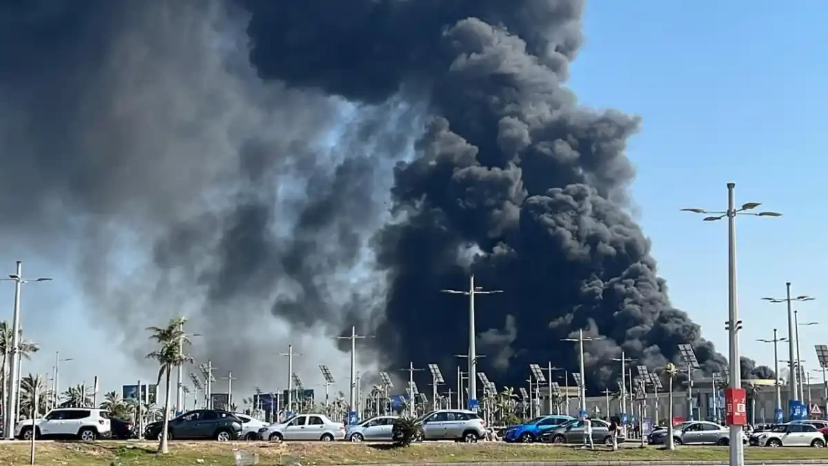 بالفيديو: اندلاع حريق ضخم في مول ”سيتي سنتر كارفور” بمصر