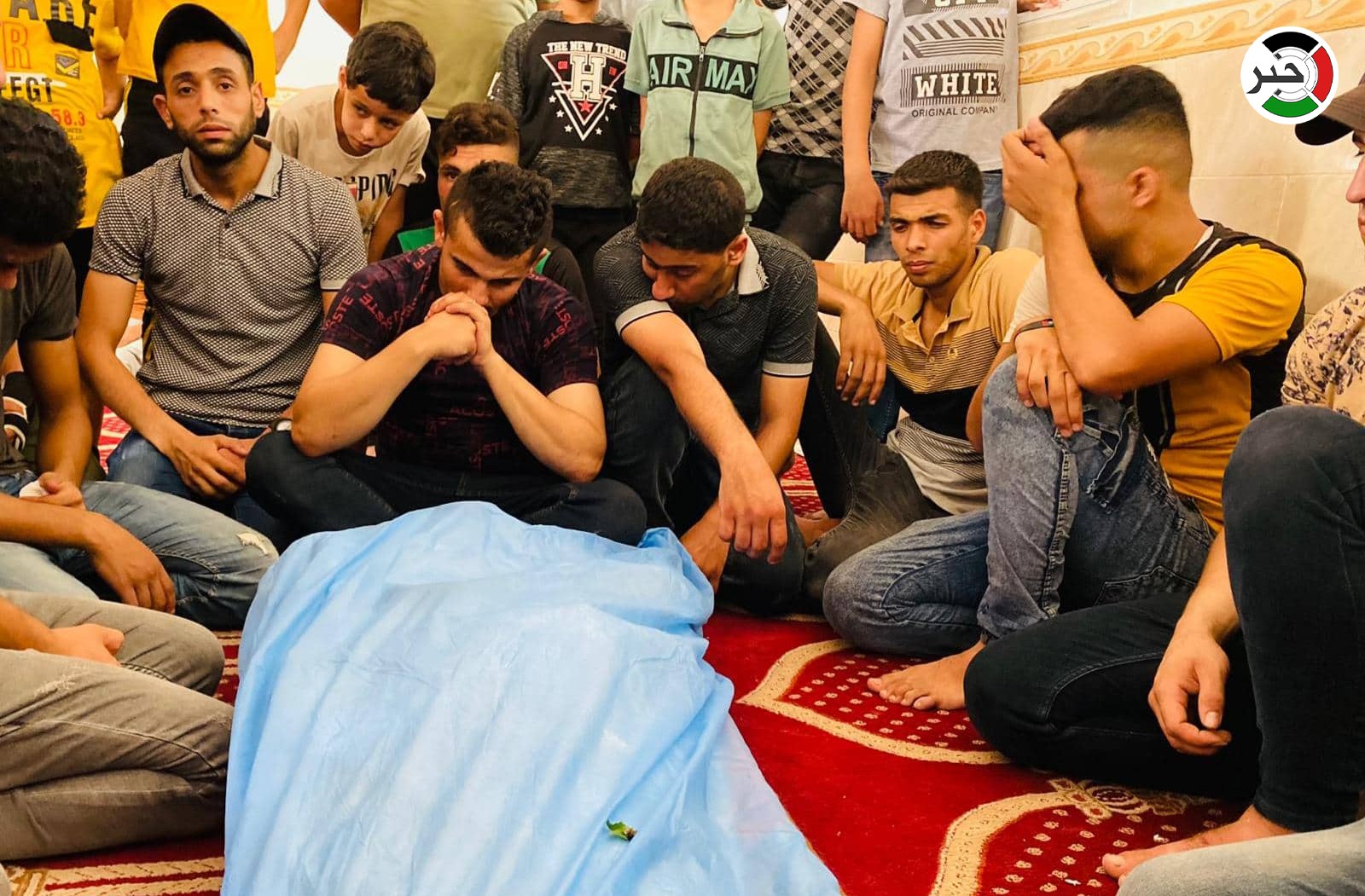 جماهير غفيرة في خانيونس تُشيع جثمان الطفلة الشهيدة ليان الشاعر