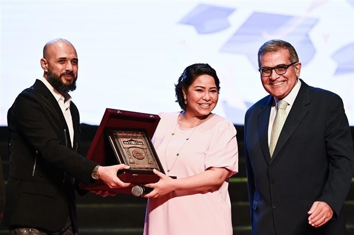 شيرين تمازح جمهورها: (متتجوزش قبل ماتشتغلوا)