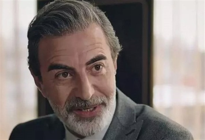 ممثل تركي يسقط من شرفة منزل في الدور الثالث