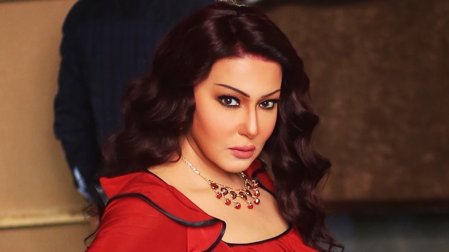 شاهد: سمية الخشاب تسخر من طليقها أحمد سعد و زوجته بهذه التغريدة