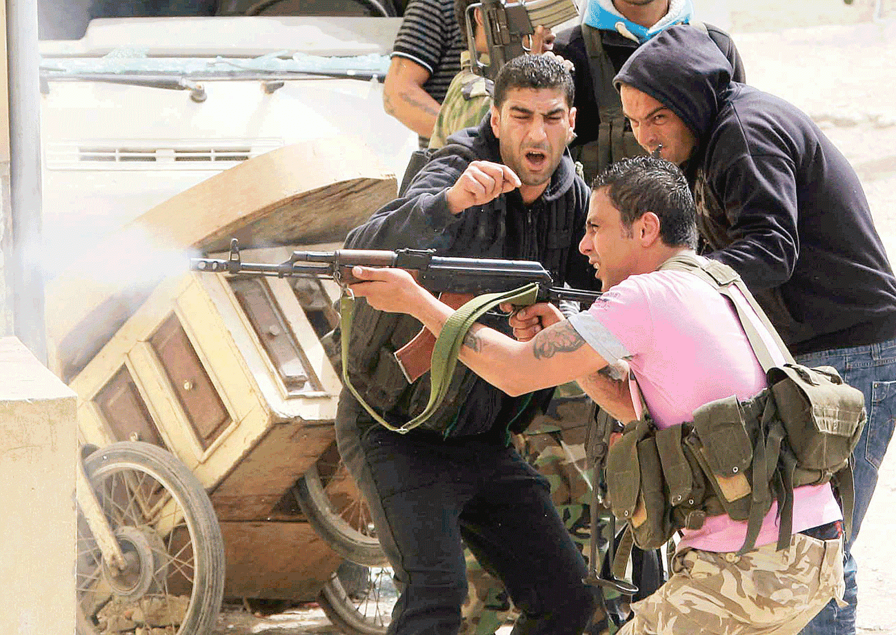 إصابات خلال اشتباكات عنيفة في مخيم عين الحلوة