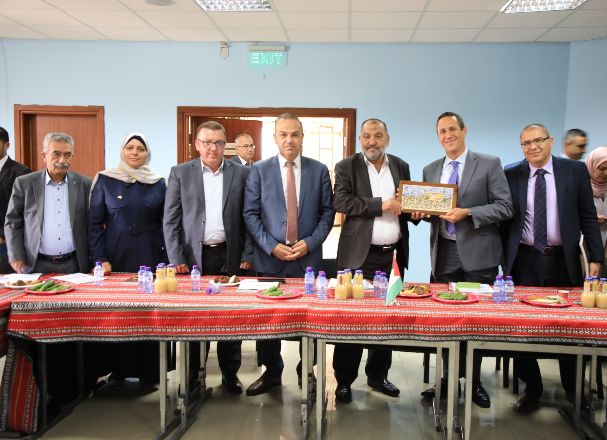بلدية الخليل تبحث سبل التعاون مع وفد من "USAID" 