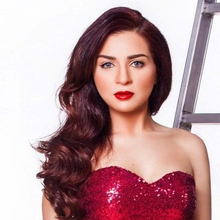 بعد غياب .. مى عز الدين تعود للسوشيال ميديا