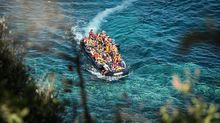 بينهم فلسطينيون.. إنقاذ مركب على متنه 300 شخص قبالة سواحل إيطاليا