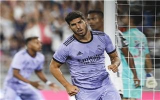 أسينسيو يراوغ حول إمكانية اللعب لبرشلونة