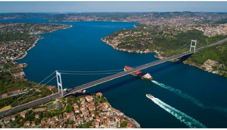 تعليق حركة مرور السفن في مضيق البوسفور بسبب تعطل سفينة شحن