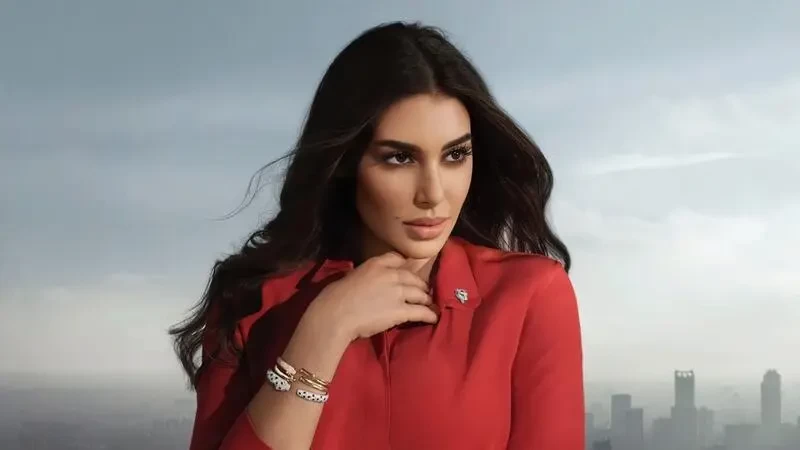 شاهد: لياقة ياسمين صبري تدهش متابعيها.. أتقنت وضعية الهاند ستاند