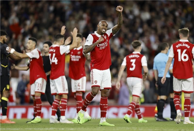 بالصور : آرسنال ينجو من مصيدة استون فيلا ويبتعد بصدارة البريميرليج