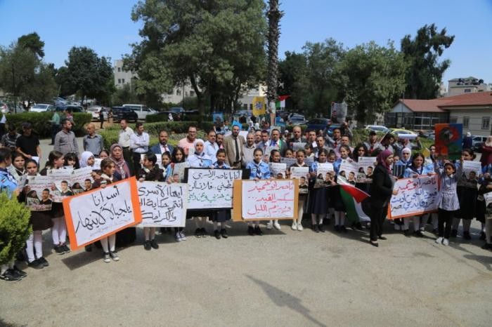 وقفة دعم وإسناد للأسرى في مدرسة بنات بيت لحم الثانوية