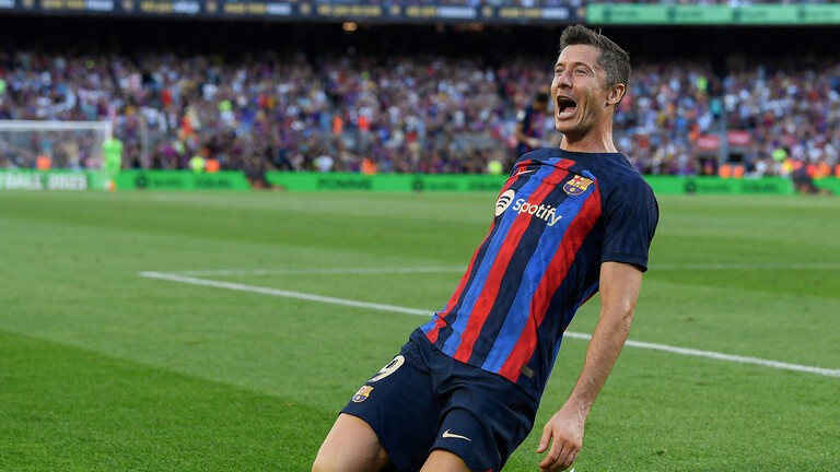 الكشف عن بنود مثيرة في عقد ليفاندوفسكي مع برشلونة