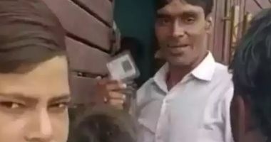 عائلة هندية ترفض إطعام "المعازيم" فى حفل زفاف إلا بعد إظهار البطاقة