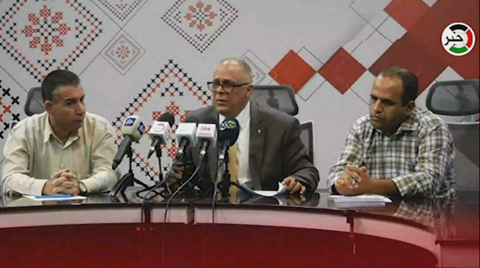 في مؤتمر صحفي برام الله