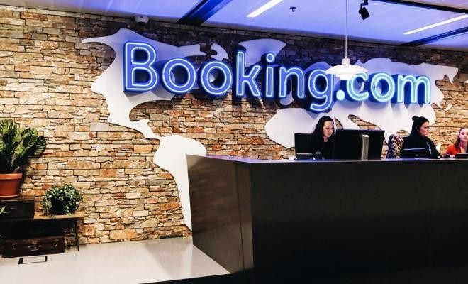 شركة سياحة أمريكية تضع تحذيرًا على حجوزات البيوت في المستوطنات بأنها مناطق محتلة