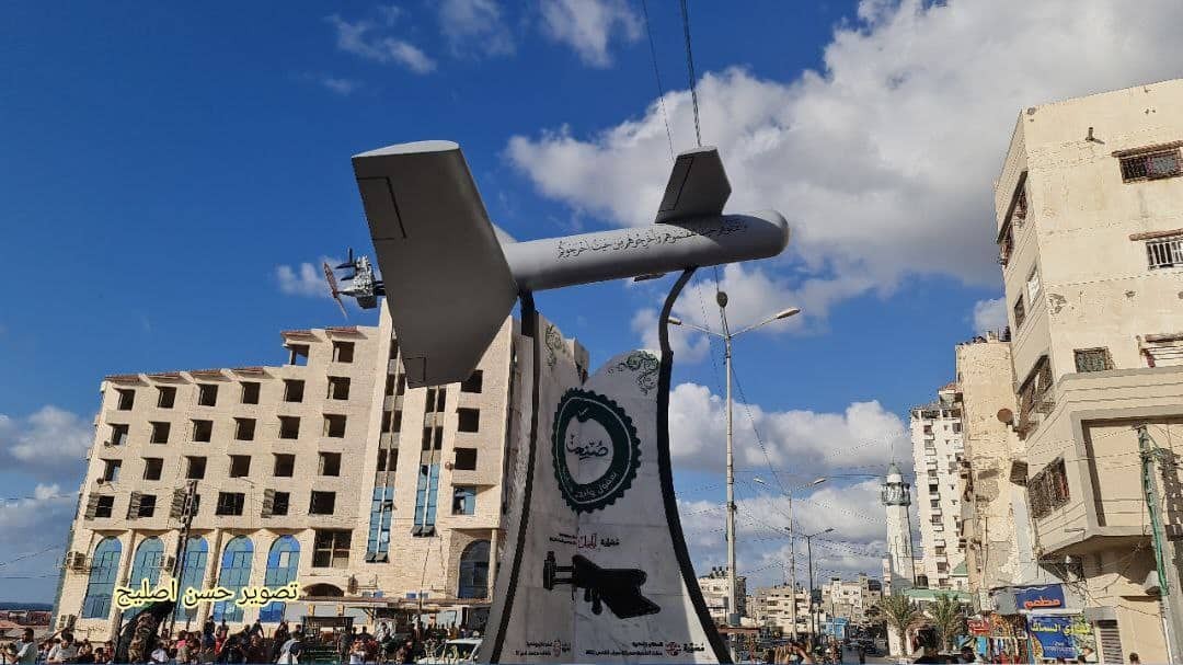 بالصور: كتائب القسام تُسدل الستار عن ميدان طائرة شهاب غرب مدينة غزة