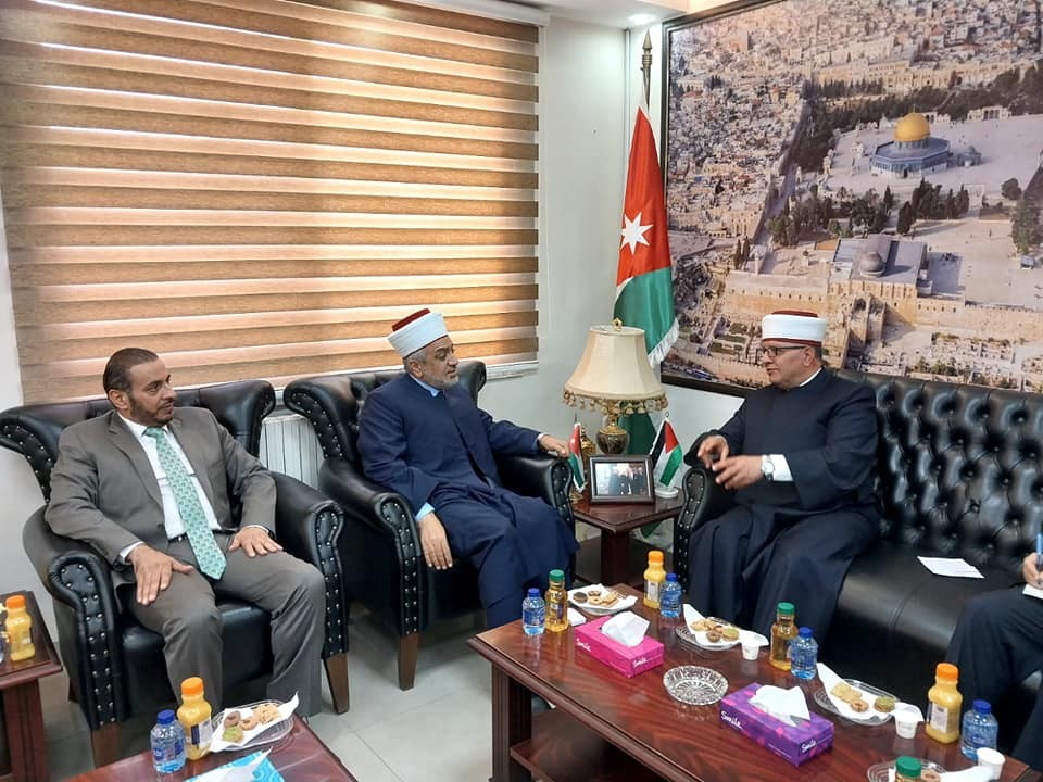 البكري يلتقي بنظيره الأردني في عمان