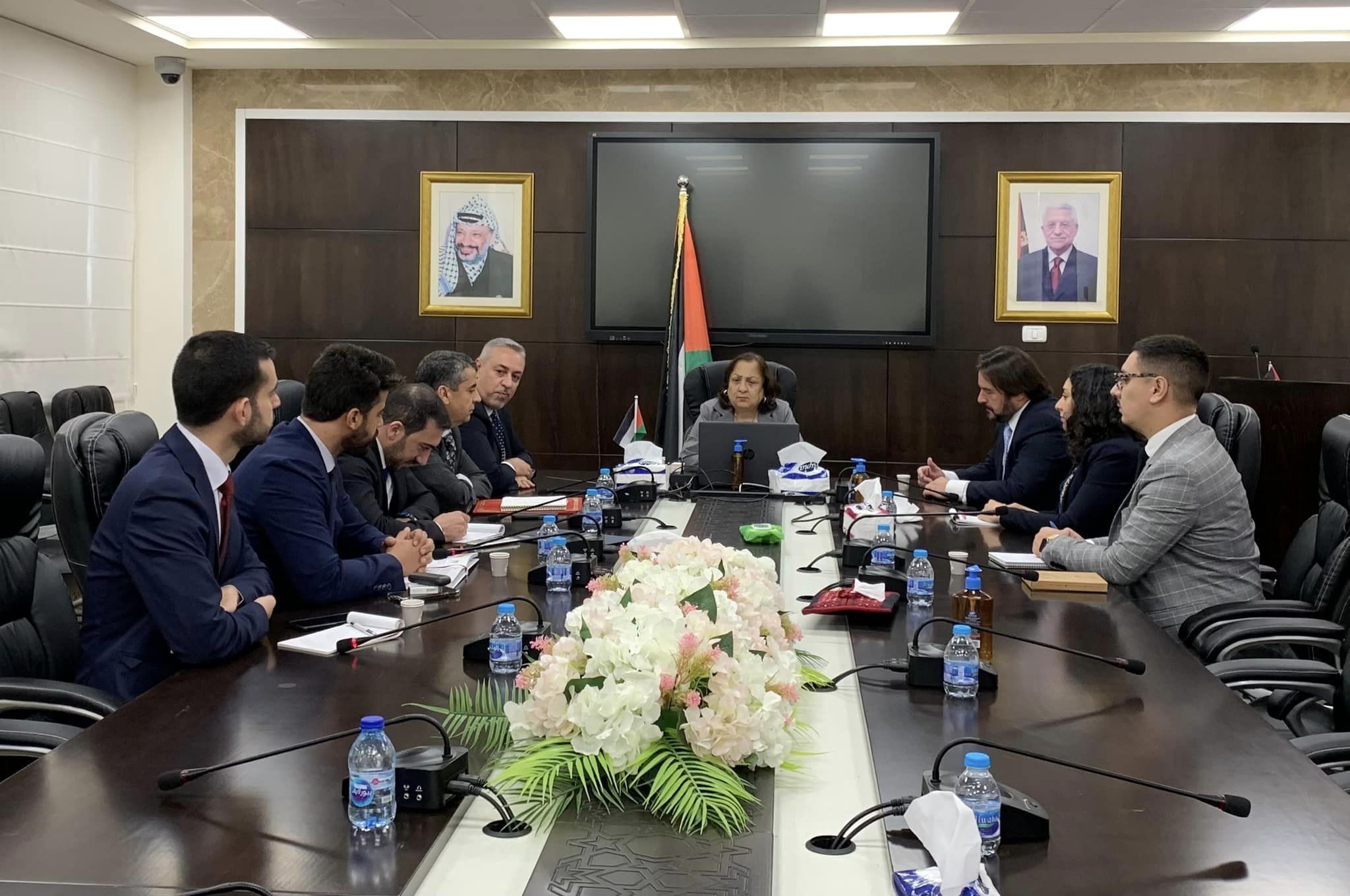 الكيلة تبحث تعزيز التعاون مع "بيكا" والوكالة التشيلية للتعاون والبنك الإسلامي للتنمية