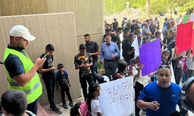 وقفة لعائلة الدبسان احتجاجًا على الضائقة السكنية في النقب المحتل