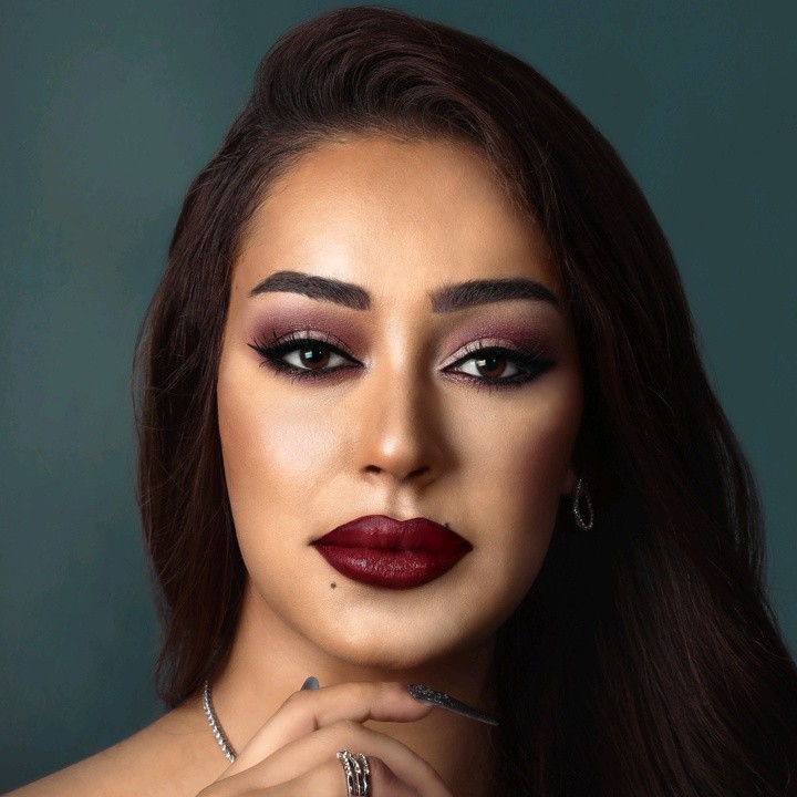 شاهد كيف سخرت ريم السواس من محسن غازي على المسرح