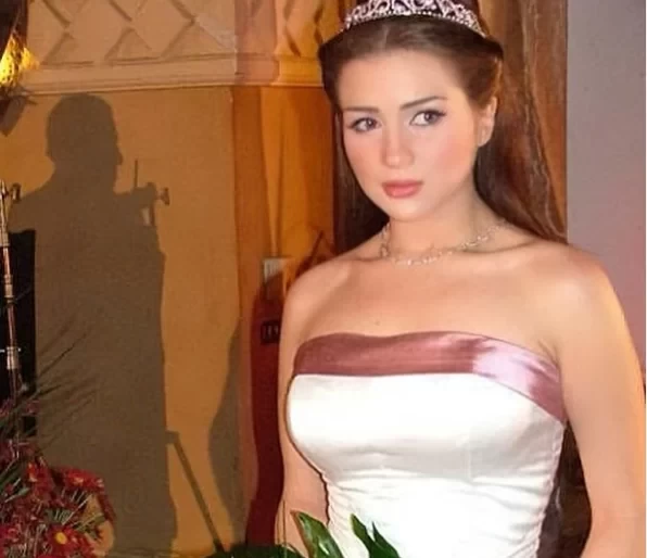 مي عز الدين تعلن مسابقة للبنات على فستان عمر وسلمى