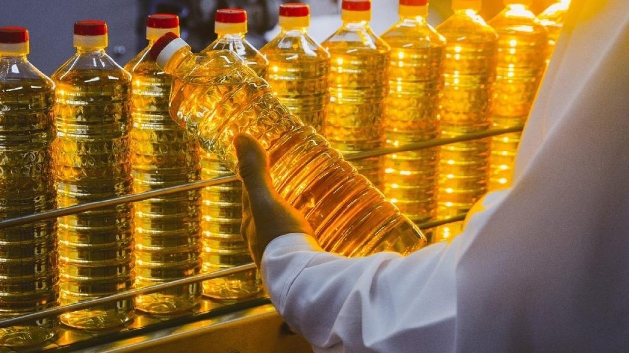 الاقتصاد برام الله تُحدد السقف السعري الأعلى لسلعتي الزيت والطحين