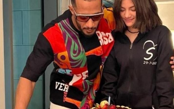 شاهد: ابنة محمد رمضان تلفت الأنظار في عيد ميلادها