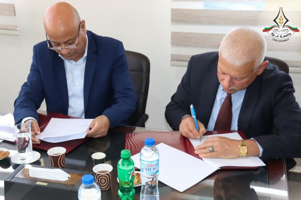 أبو هولي يوقع اتفاقية تعاون مع رئيس جامعة غزّة.. طالع التفاصيل