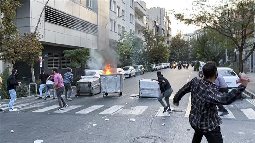 مقتل 3 أشخاص عقب تجدد المظاهرات غرب إيران