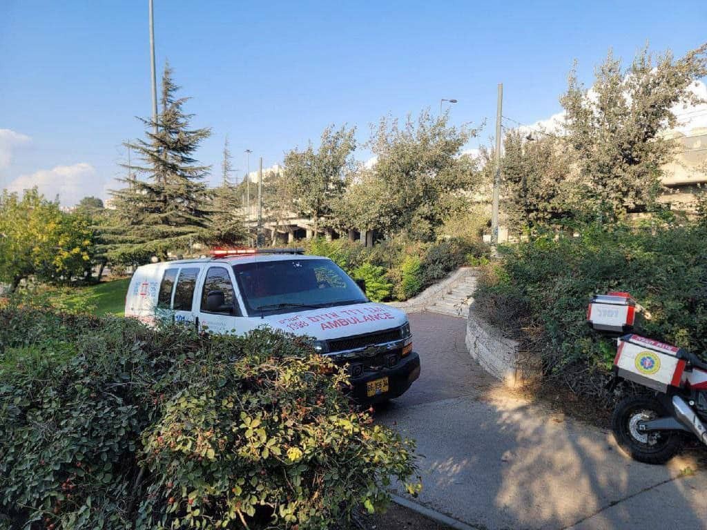 إصابة منفذ عملية الطعن في القدس المحتلة برصاص الاحتلال