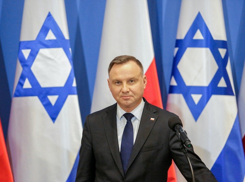 لهذا السبب.. بولندا تستدعي السفير الإسرائيلي لديها