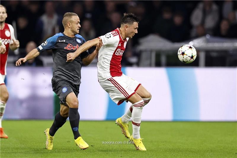 بالصور.. نابولي يكتسح أياكس بنصف دستة أهداف