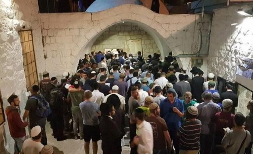 الاحتلال يُقرر إلغاء اقتحام المستوطنين لمنطقة قبر يوسف
