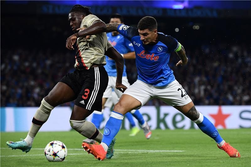 بالصور: نابولي إلى ثمن نهائي التشامبيونزليج برباعية في أياكس