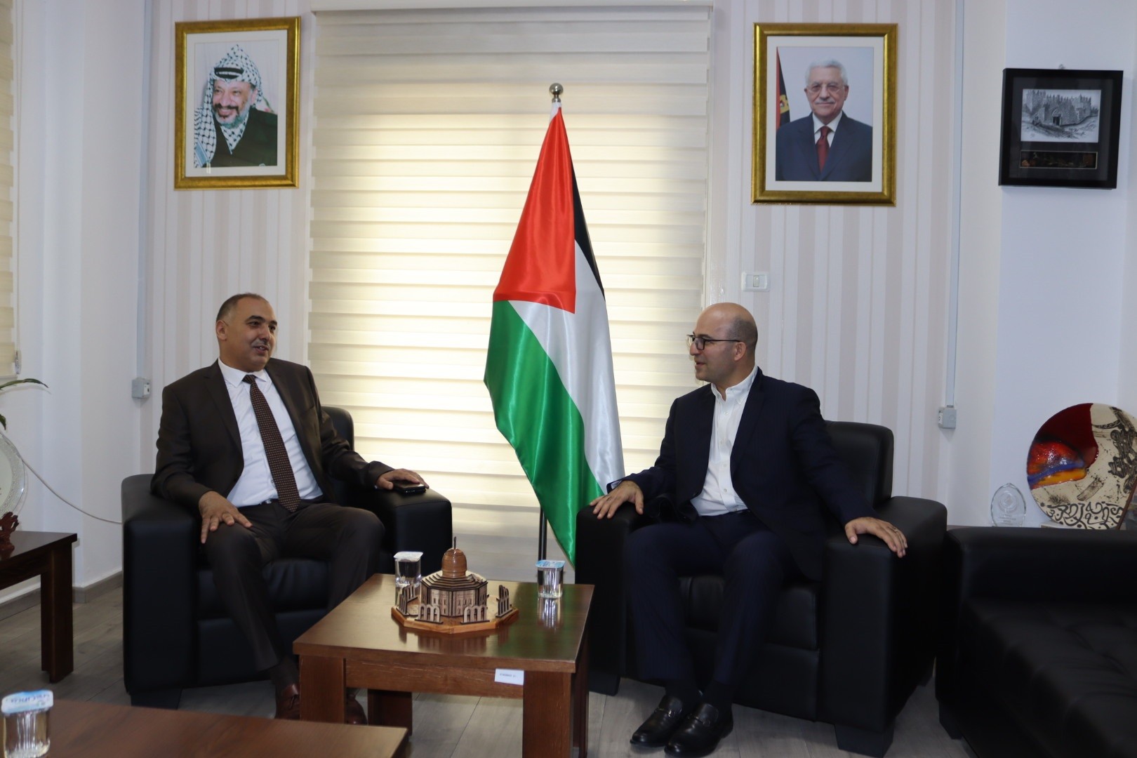 هذا ما جاء في لقاء الهدمي بالسفير المغربي لدى فلسطين!