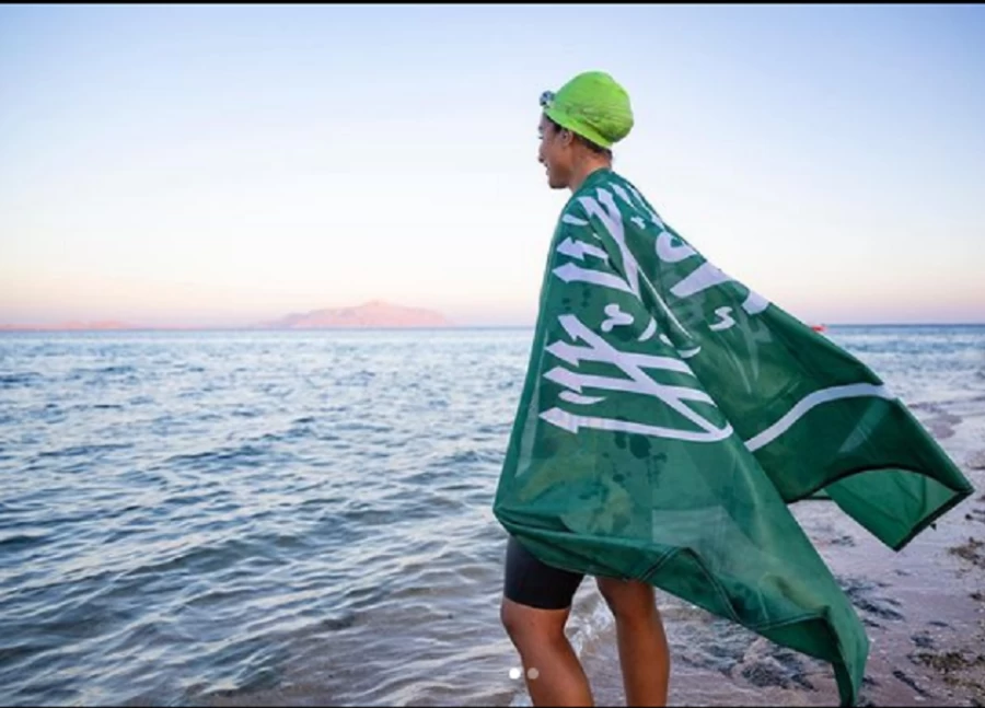 مريم بن لادن أول عربية تقطع البحر الأحمر سباحة من السعودية إلى مصر