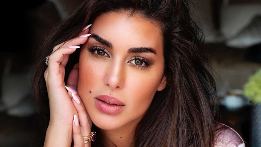 شاهد: ساعة ياسمين صبري تلفت الانظار وسعرها خيالي