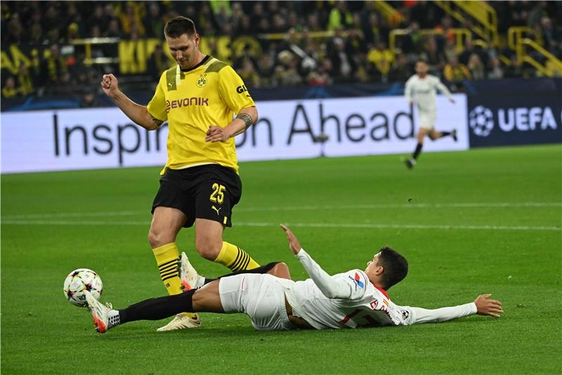 بالصور : دورتموند يتعادل مع إشبيليه ويهدي التأهل لمانشستر سيتي