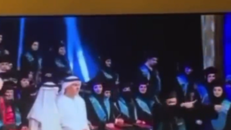 بالفيديو: تفاعل على رد فعل الشيخ نهيان بن مبارك على تصرف فتاة بحفل تخرج