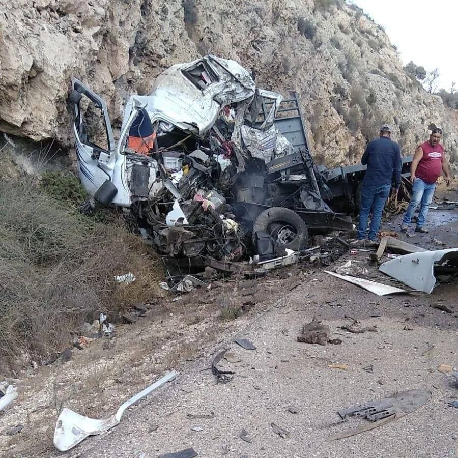 مصرع مواطنين جراء حادث طرق مروع بين شاحنتين على شارع "505" قرب نابلس