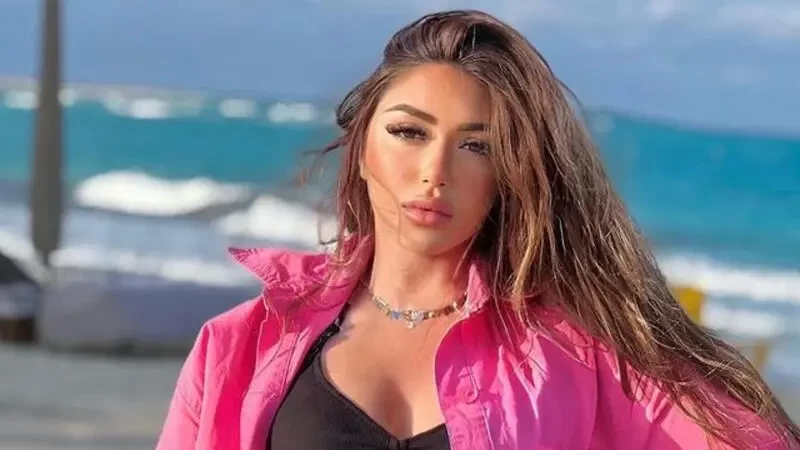 شاهد: والد سارة سلامة يدافع عن ملابسها الجريئة.. ويكشف قصة الهوت شورت!